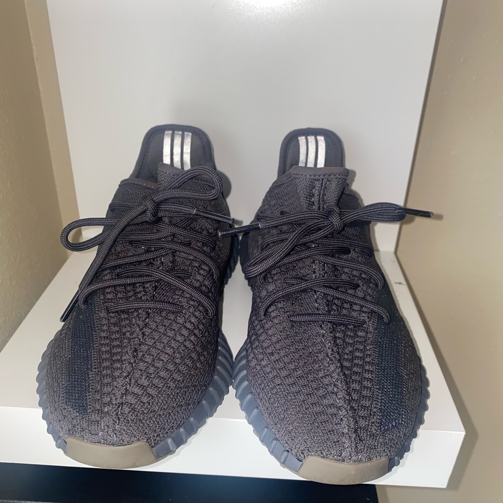 Yeezy Boost 350 V2  Cinder